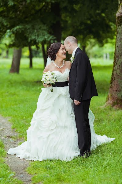 結婚式の写真家Elena Scherba (avinion)。2014 8月24日の写真
