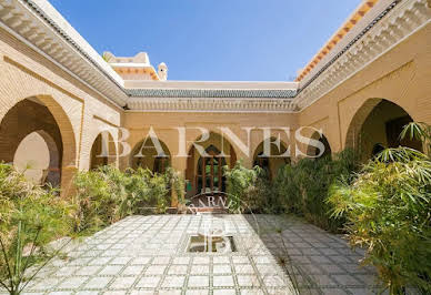 Villa with pool and garden 15