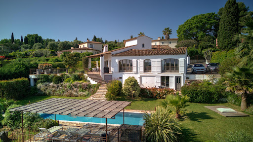 House with pool and garden 1
