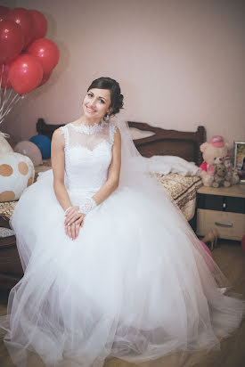 Wedding photographer Olga Kharskaya (bezga767). Photo of 17 February 2016