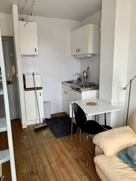 Location meublée appartement 2 pièces 15 m² à Saint-Quentin (02100), 360 €