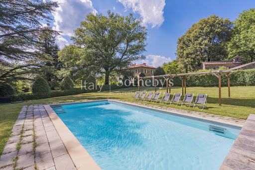 House with pool 3