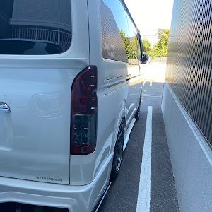 ハイエースバン TRH200V