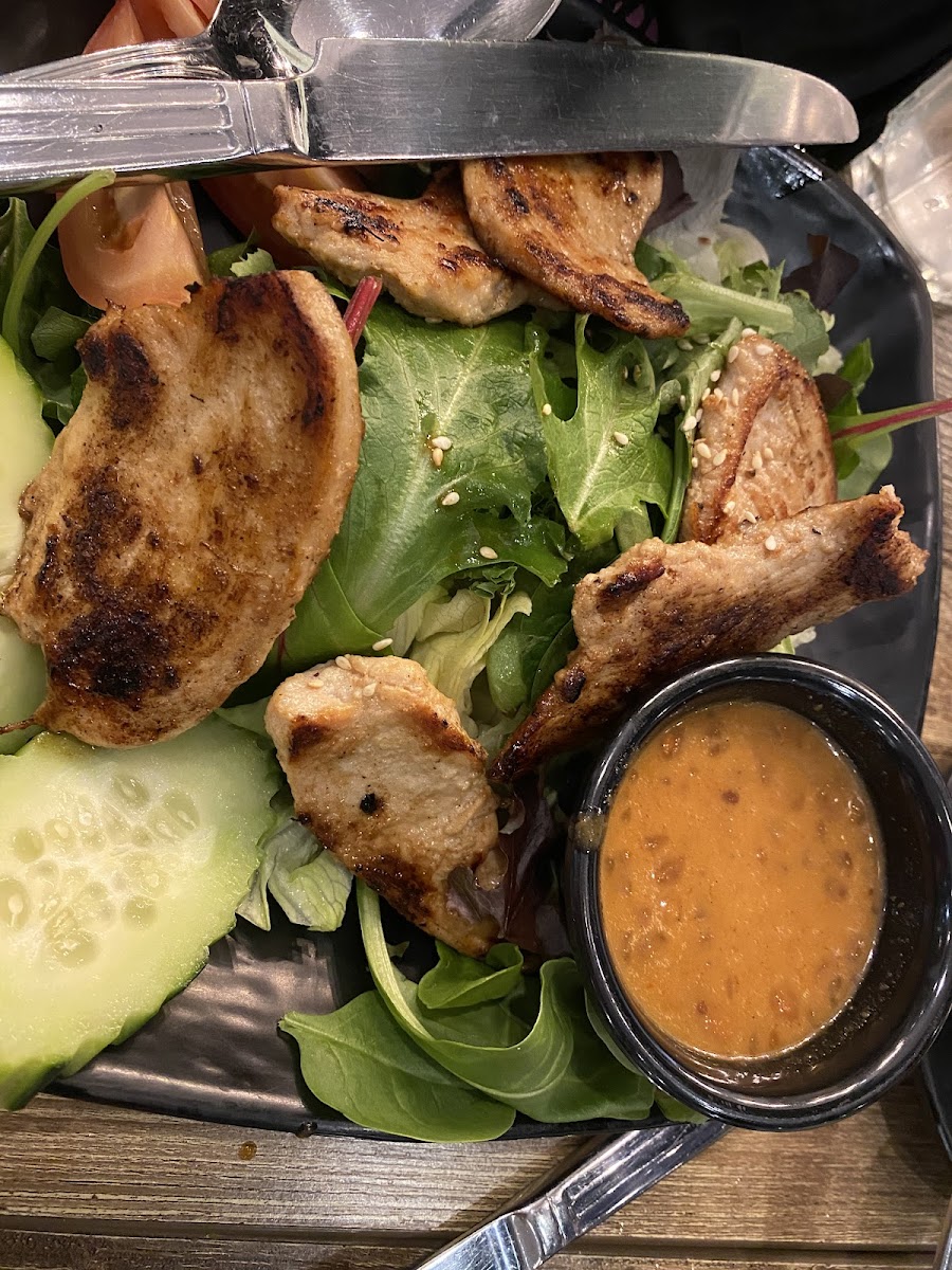 Chicken salad with peanut sauce