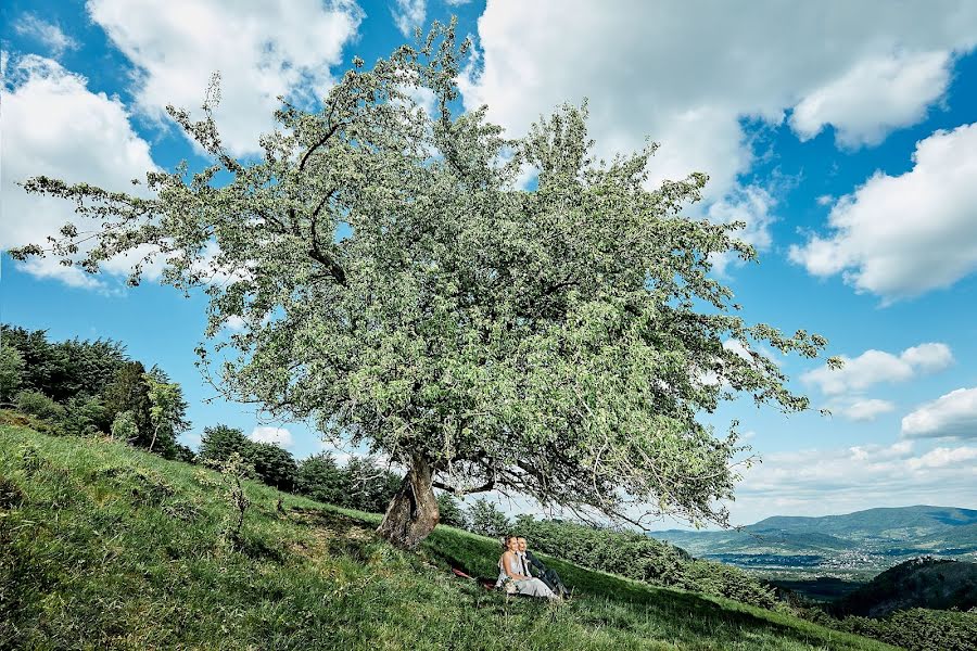 Fotograful de nuntă Radim Tesarcik (luminia). Fotografia din 25 iulie 2022