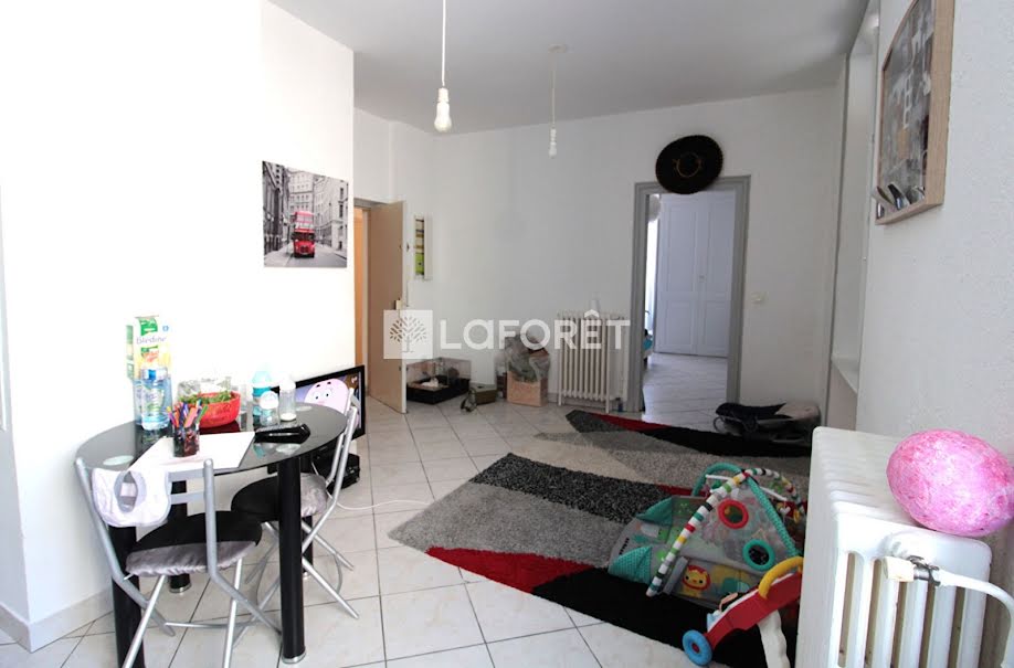 Location  appartement 3 pièces 55 m² à La Tour-du-Pin (38110), 591 €