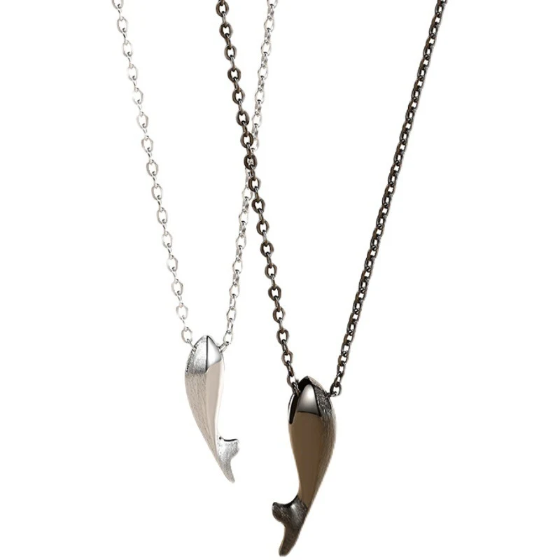 Collier couple Dauphins en argent sterling, symbole d'amour éternel et de lien spécial, pour célébrer l'affection.