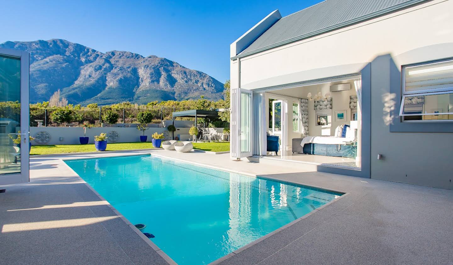 House with pool and garden Franschhoek