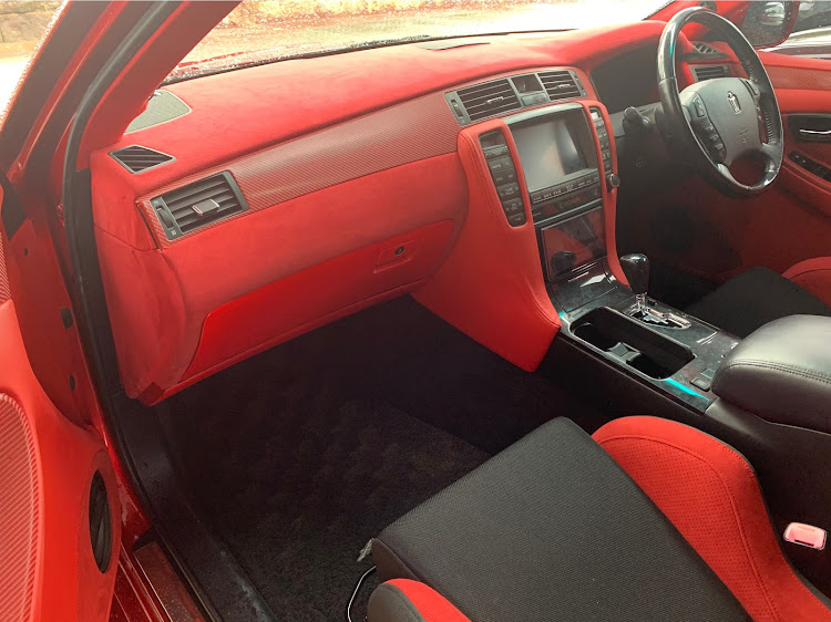 クラウンアスリートのクラウン・リメイク完了・フェンダー加工・内装カスタム・ワンオフに関するカスタム事例の投稿画像5枚目