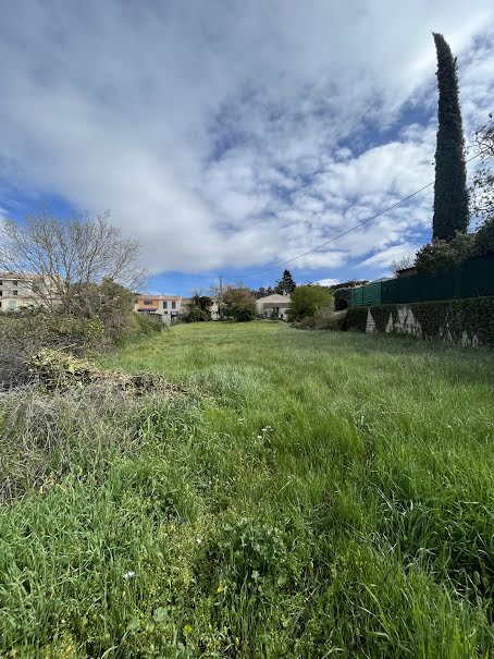 Vente terrain  700 m² à Rians (83560), 160 000 €