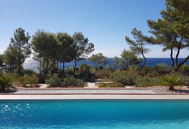 Villa avec piscine et terrasse 1