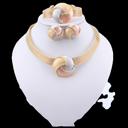 Title 3, Set di orecchini, collane e bracciali tricolore...