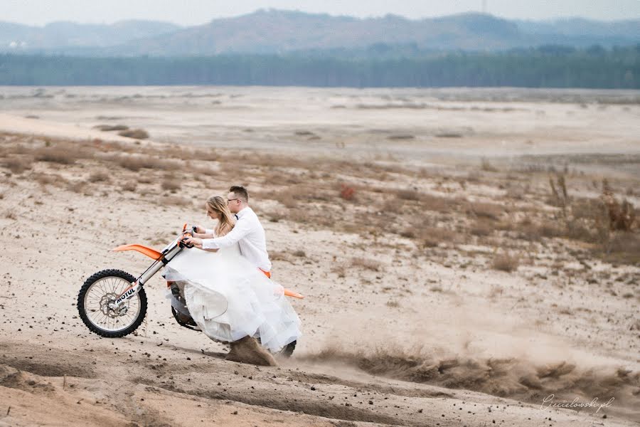 Wedding photographer Paweł Ciecielowski (ciecielowski). Photo of 7 May 2020