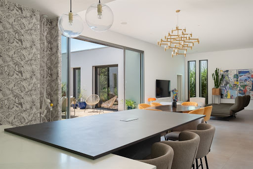 House with pool and terrace 4