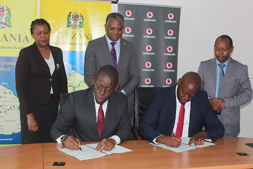 Tanzania Telecommunication Company Limited (TTCL) Director General, Peter Ulanga and Vodacom Managing Director Sitholizwe Mdlalose.