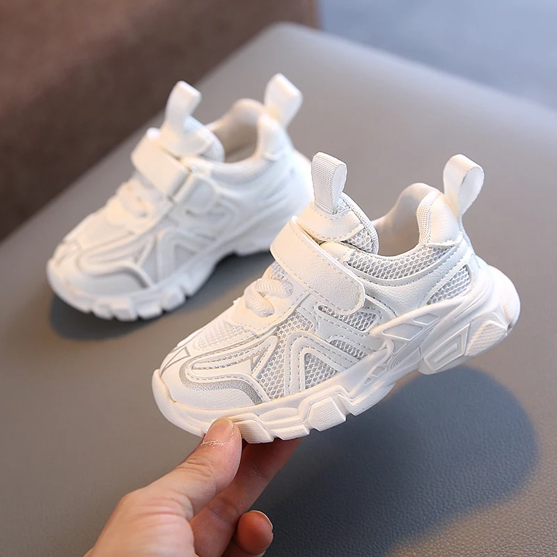 Ademende mesh sneakers voor jongens en meisjes, babyschoenen en peuterschoenen, ideaal voor warme dagen en veel beweging.