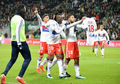 Envahissement de terrain, match arrêté et carton de Lyon, un derby très tendu à Saint-Etienne