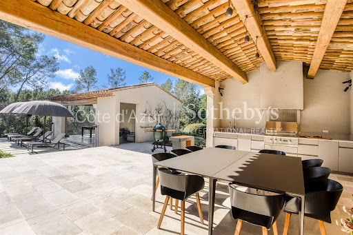 Villa with pool and terrace 3