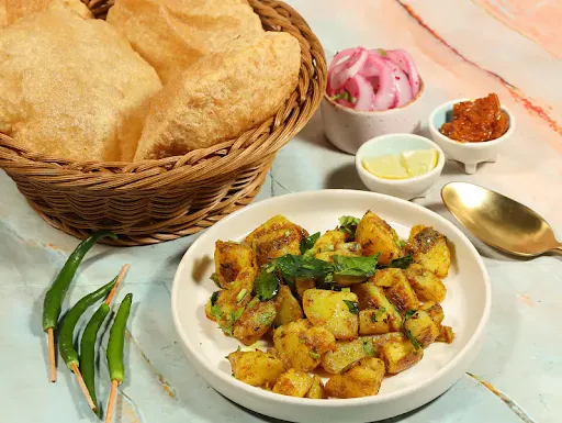 Puri Bhaji (Dry Aloo Bhaji)