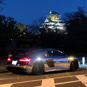 R8 クーペ