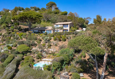 Seaside villa with pool 5