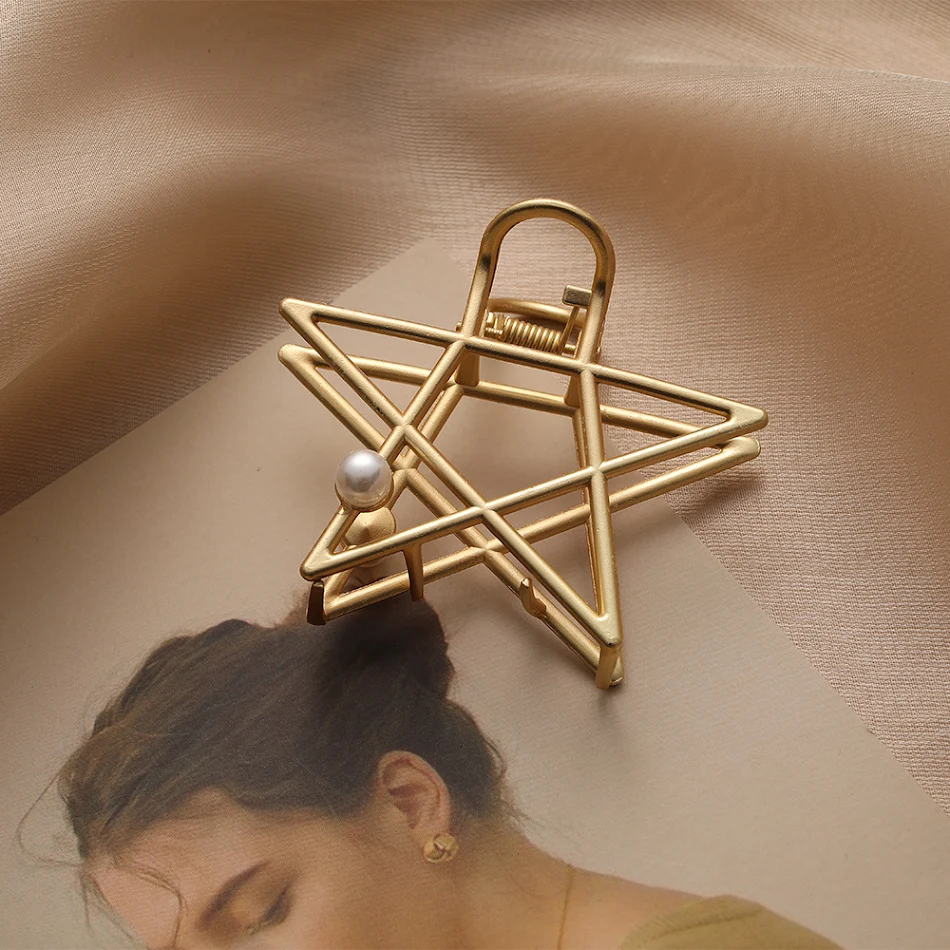 Haarclip meisje vlinder achterkant hoofd, ideaal voor het creëren van schattige en elegante kapsels. Perfecte haaraccessoire.
