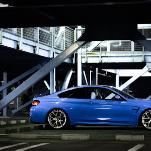 M4 クーペ F82