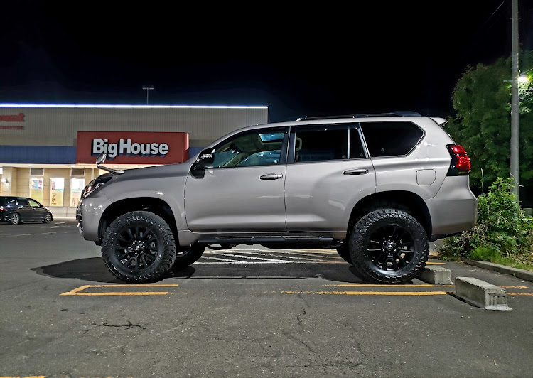 ランドクルーザープラドのリフトアップ・土手・285/65r18・ジャオス・洗車に関するカスタム事例の投稿画像3枚目