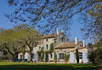 Villa with pool and garden 2