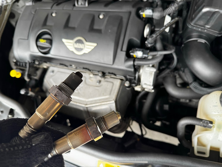 ミニ ハッチバックのメンテナンスは大事・車弄り・休日の過ごし方・R56・ミニクーパーに関するカスタム事例の投稿画像1枚目