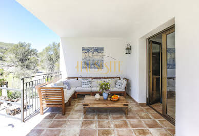 Maison contemporaine avec piscine en bord de mer 3