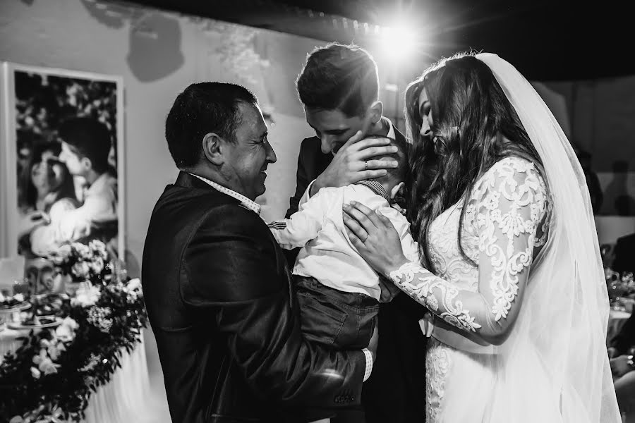 Wedding photographer Olya Bezhkova (bezhkova). Photo of 5 December 2019