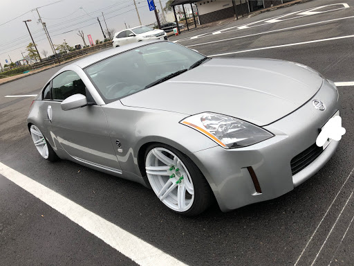 フェアレディz Z33のシルバーはイイぞぉー 白ホイール シャコタン風 10 5通しに関するカスタム メンテナンスの投稿画像 車のカスタム 情報はcartune