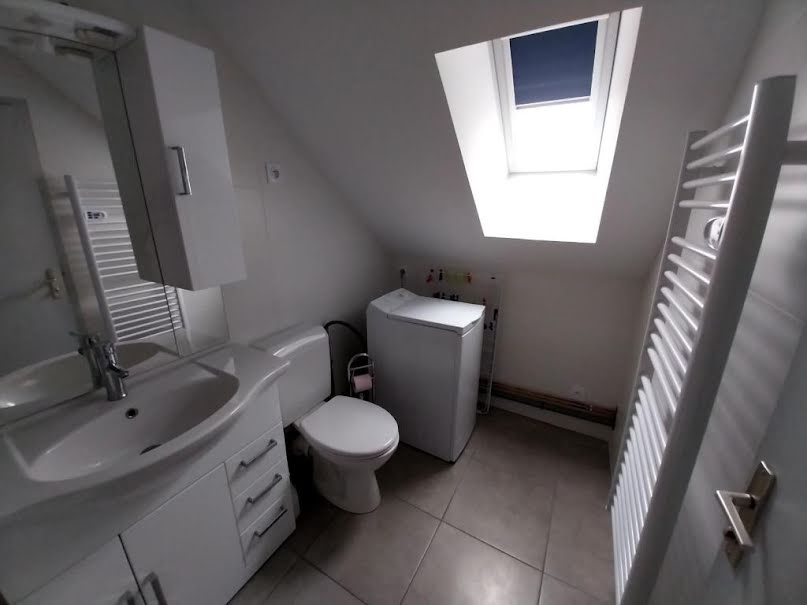 Location meublée appartement 1 pièce 27 m² à Bourgoin-Jallieu (38300), 465 €