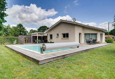 Maison avec piscine et terrasse 8