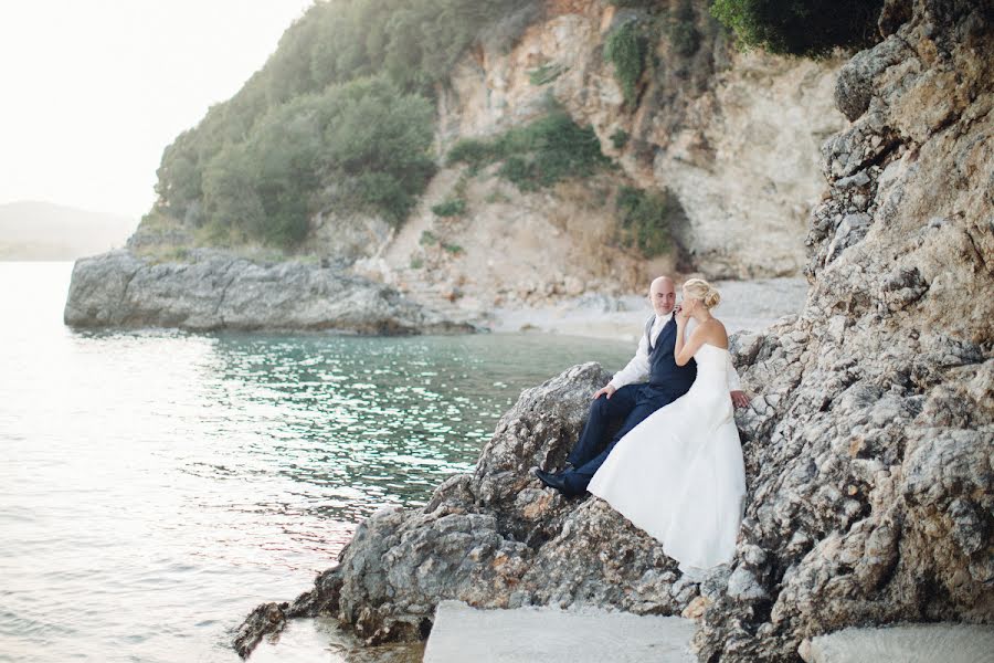 Fotógrafo de casamento Yuliya Kaptelova (juliakaptelova). Foto de 6 de março 2016