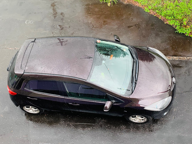 デミオのﾃﾞﾐﾃﾞﾐﾃﾞﾐﾃﾞﾐ♬ ﾃﾞｰﾐﾃﾞﾐ♪・あめ・洗車してすぐ雨に関するカスタム事例の投稿画像4枚目