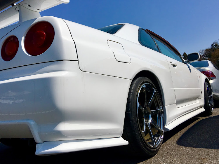 スカイライン GT-RのチェイサーJZX100・スカイラインGT-R BNR34・TRD？・リアスポイラー・ガリバーGTガレージに関するカスタム事例の投稿画像2枚目