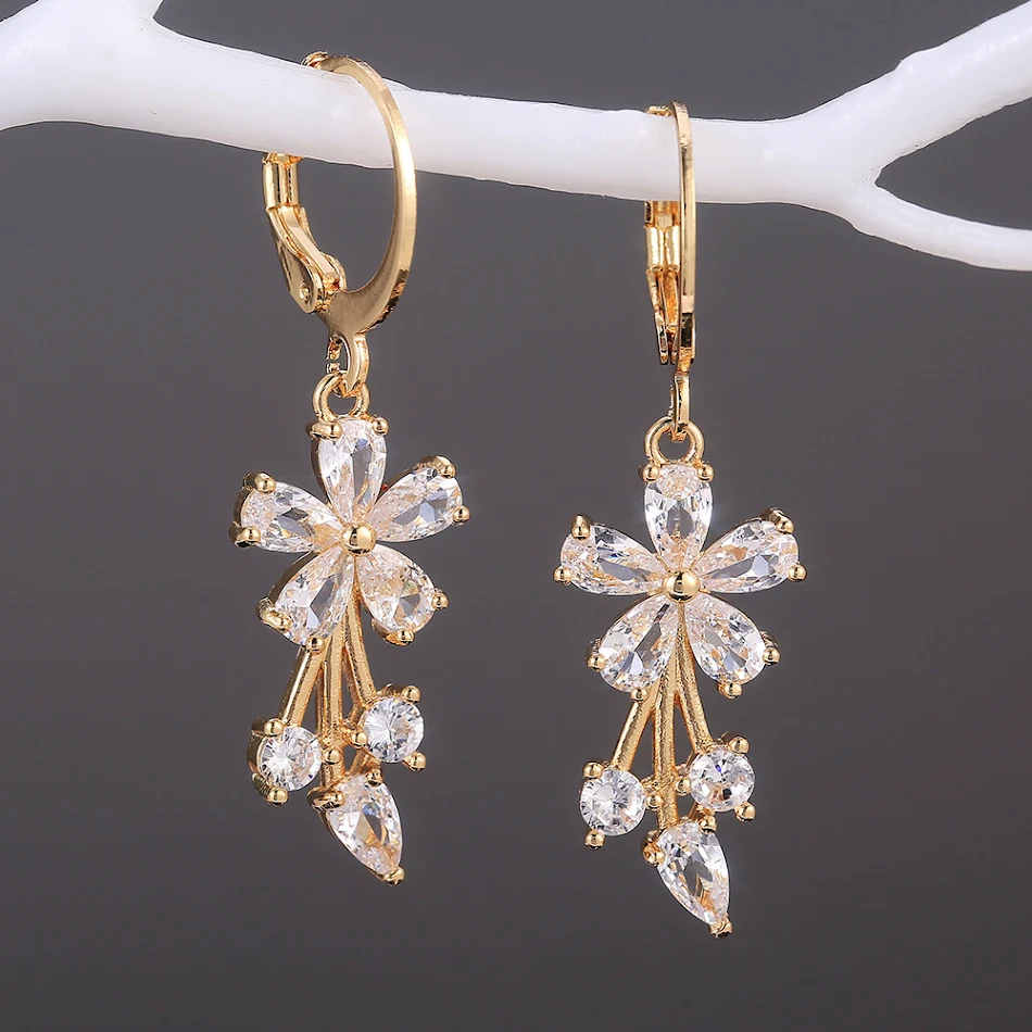 OL Ohrringe mit Kupfer und Zirkon-Blumen, modisches Accessoire für Damen. Diese funkelnden Ohrringe verleihen jedem Outfit Eleganz und Stil.