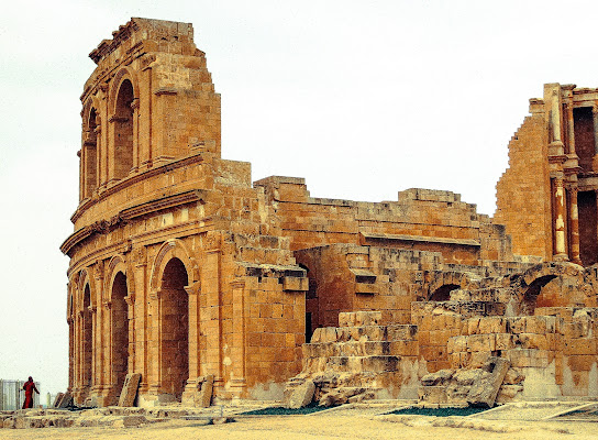 Piccola donna libica a Sabratha di Barbara Surimi