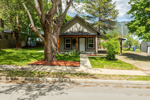 House with tree-lined garden and lawn in this luxury house for sale in Kellogg ($322,900)