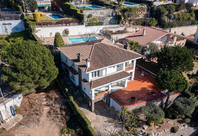 Villa avec piscine et jardin 1