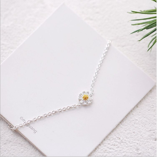 Title 5, Bracelet à fleurs