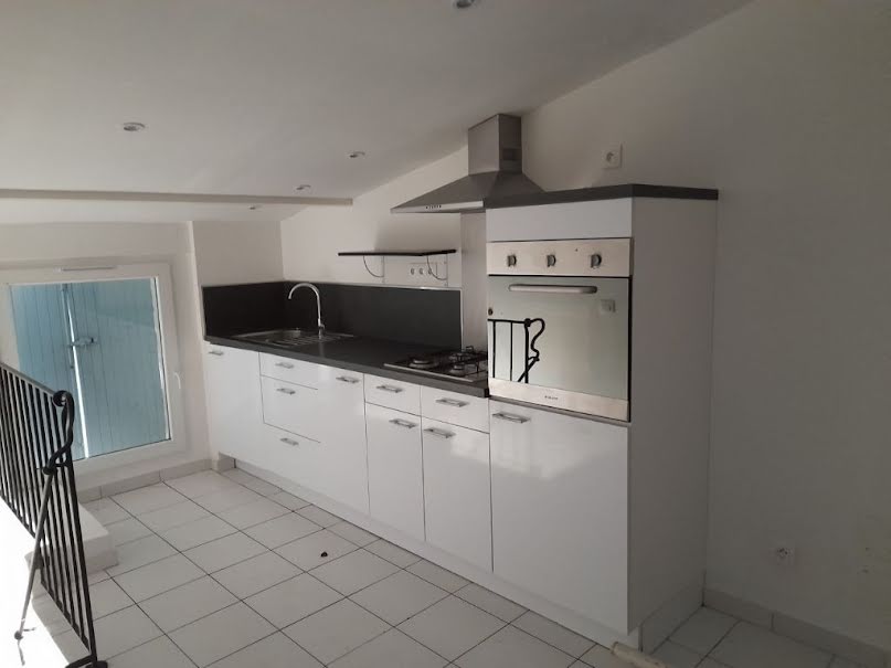 Location  appartement 1 pièce 25 m² à Evenos (83330), 520 €