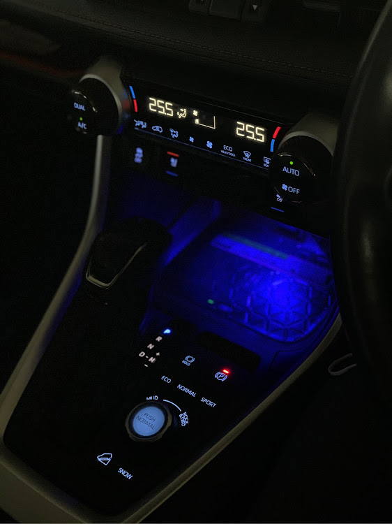 RAV4のともやんんんさんが投稿したカスタム事例の投稿画像2枚目