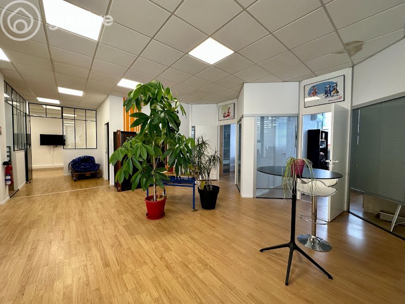 Vente locaux professionnels 5 pièces 150 m² à La Roche-sur-Yon (85000), 231 500 €