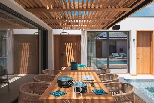 Villa with pool and terrace 5