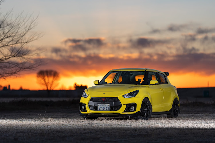 スイフトスポーツのキャンプ・朝日と愛車・夕陽と愛車・キャンプめしに関するカスタム事例の投稿画像3枚目