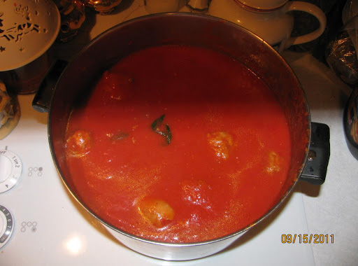 Nana's Spaghetti Sauce and Meatballs