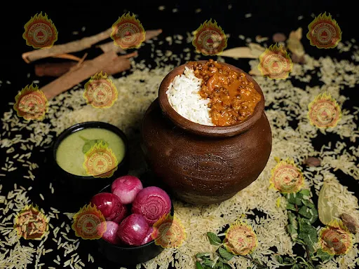 Matki Dal Makhani With Rice (Serves 1-2)